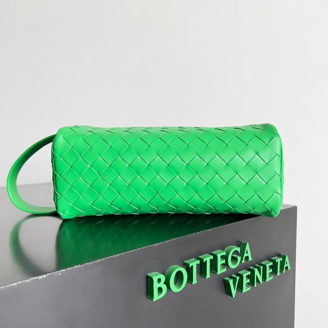 Batch 1260 BOTTEGA VENETA 2024 new INTRECCIATO classic toiletry bag, the choice of discerning people. The low-key luxury quality is the interpretation of its brand. If you like low-key BV, it is the first choice~~ Style number: 729295 Size: 26*13*10cm